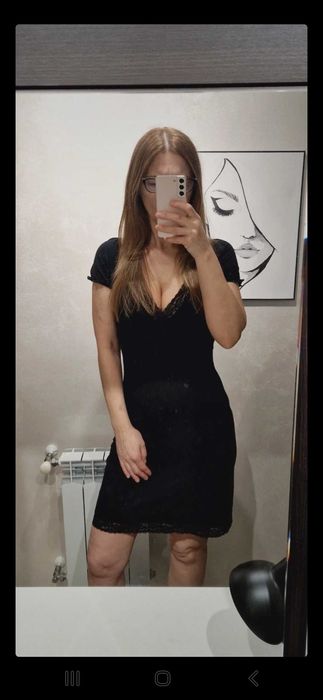 Czarniutka mała czarna z koroneczką Bonprix rozmiar 34/36