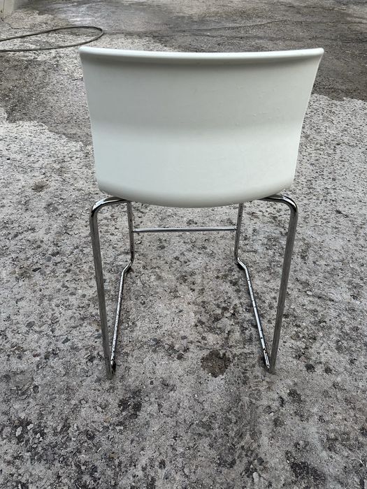 Cadeira branca do ikea