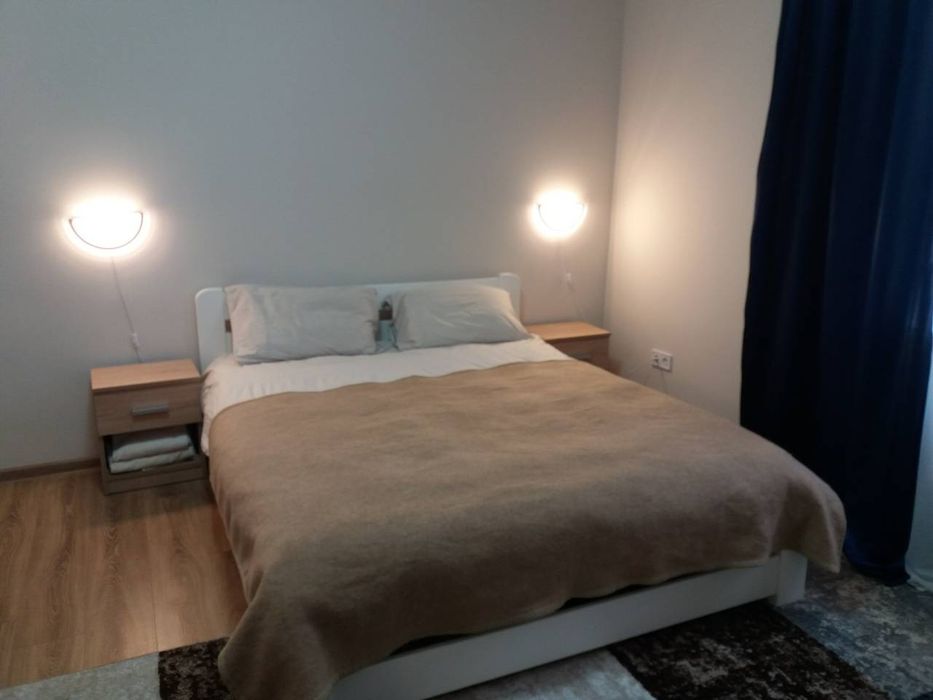 Сегодня 2 ком  Квартира возле Оперного театра почасово .посуточно