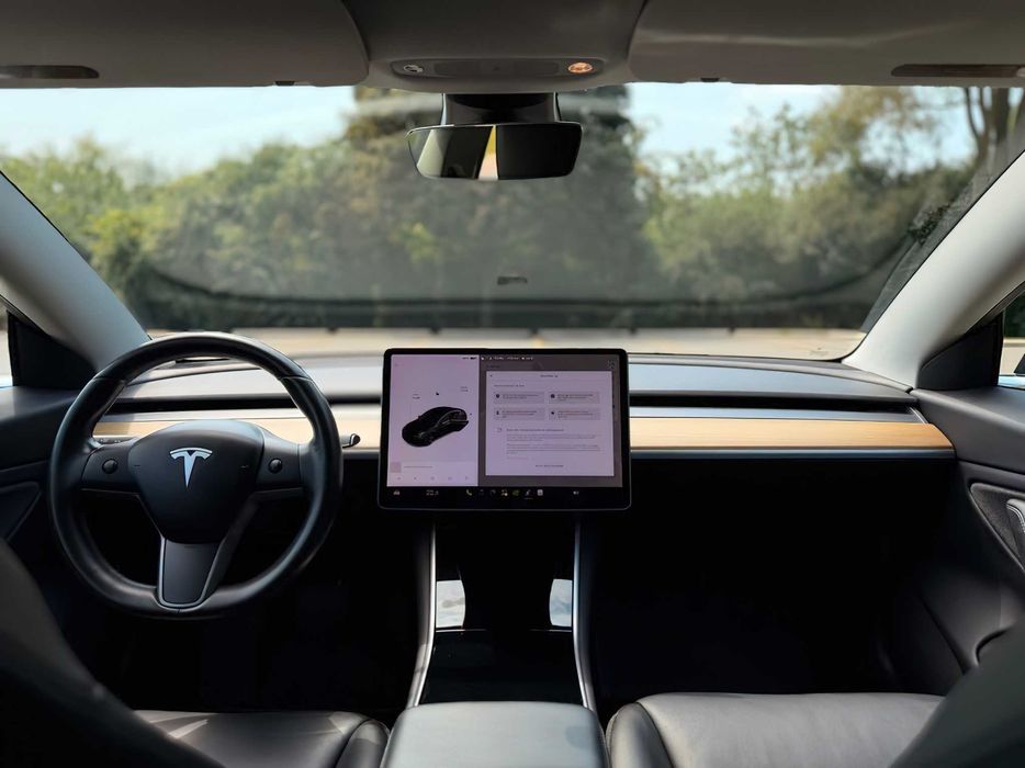 Tesla Model 3      2018