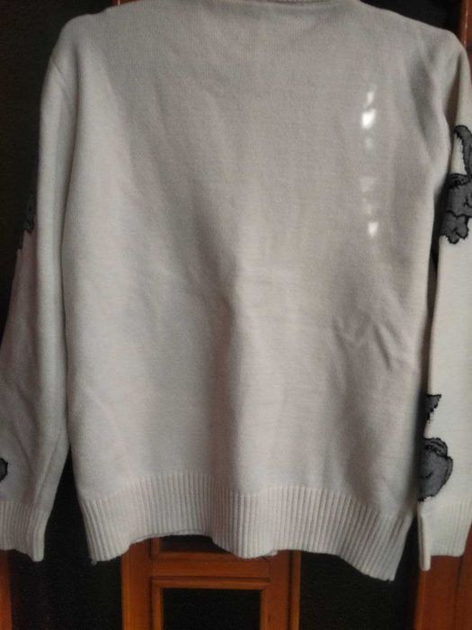ПРОДАМ СВИТЕР    -S-M-L        350ГРН