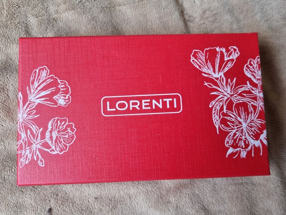 Damski portfel skórą piękny model Lorenti