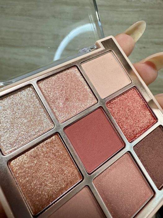 Гарнюща палетка тіней dasique eyeshadow palette 02 rose petal