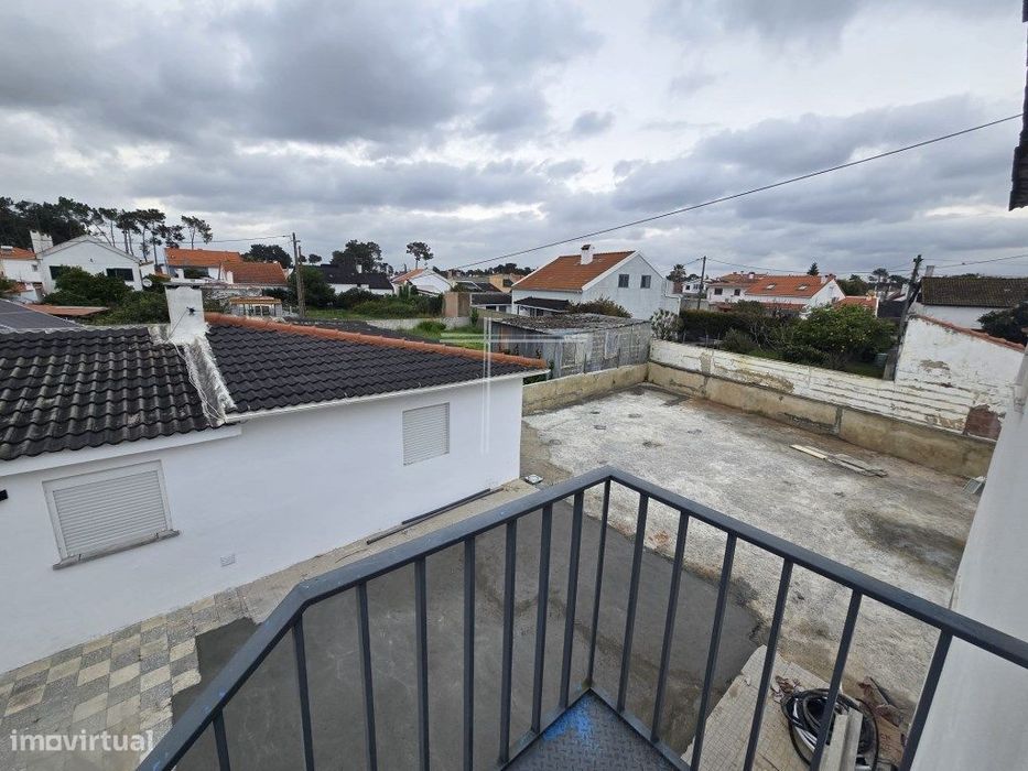 Moradia isolada T4 de arquitetura tradicional - Aroeira