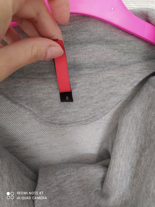 Bluza z ozdobnym kolnierzem