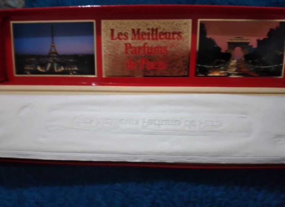 Caixa com os melhores perfumes de França