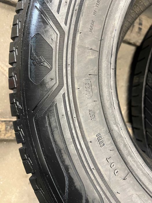 Opony wielosezonowe 235/65/R16C Goodyear Vector 4Seasons Cargo - 2 szt