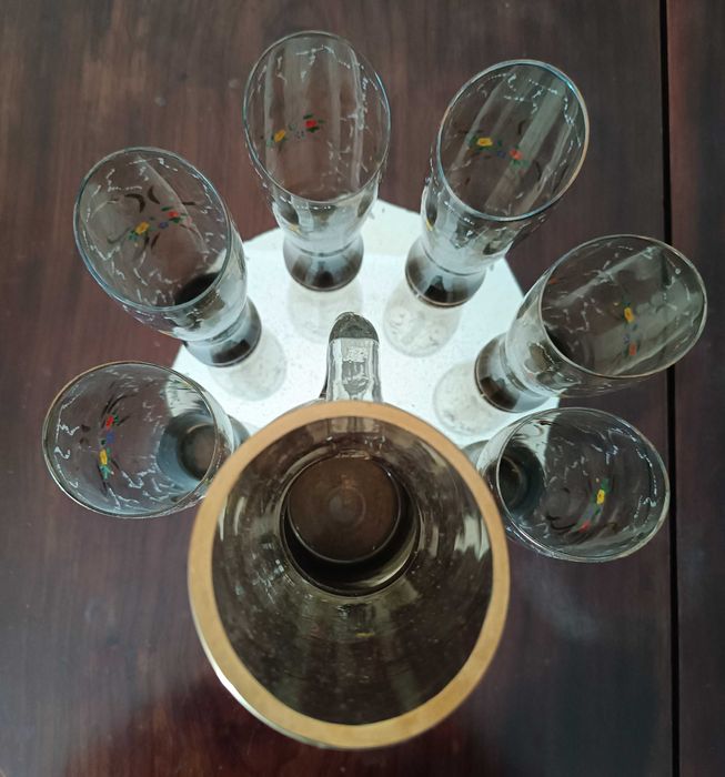 Conjunto de copos e jarro pintados à mão -vintage