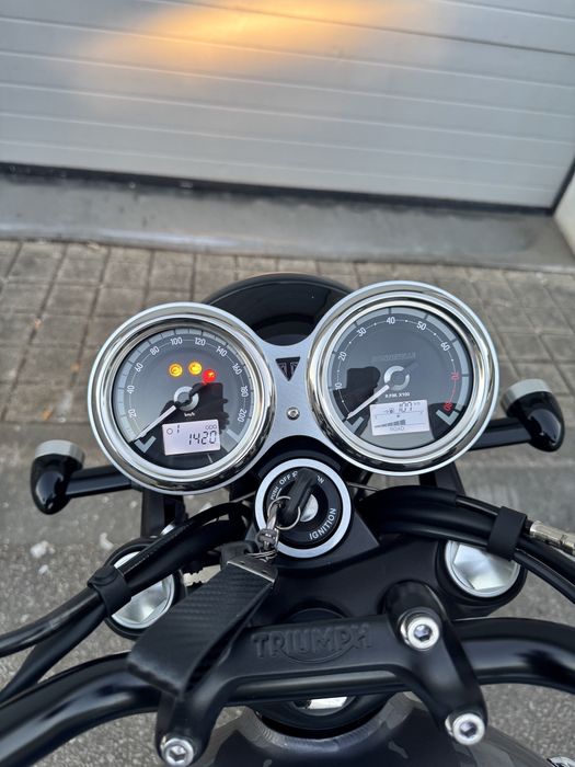 Triumph Bonneville T120 Black