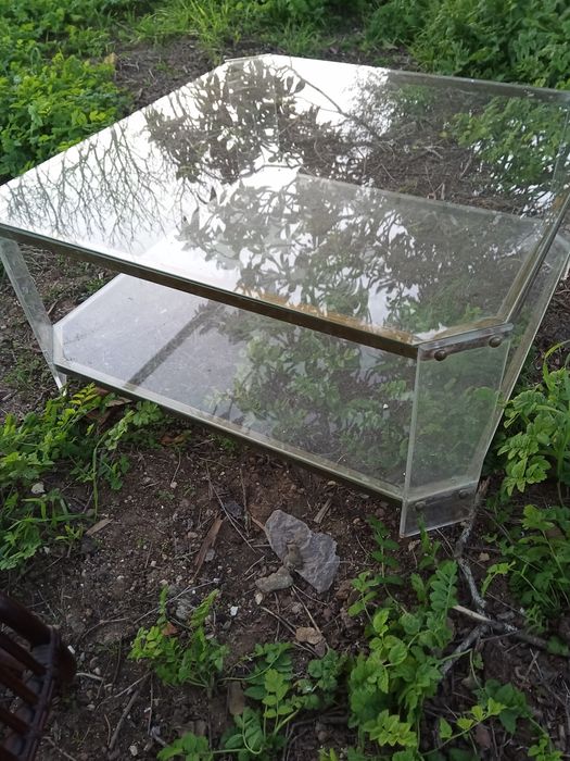 Mesa em vidro e cobre