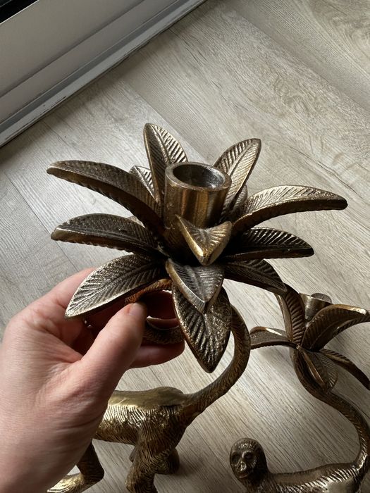 Conjunto de porta-velas dourado macaco