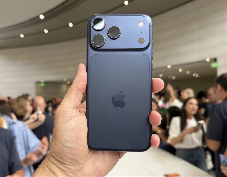 Iphone 17 pro Max azul 512.Gb  esta novo em caixa fatura nacional .