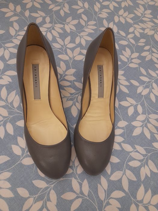 Sapatos cinzentos de pele de cunha tam.36