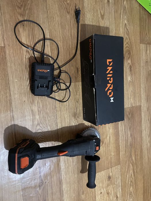 Продаю акумуляторну ушм Дніпро-М