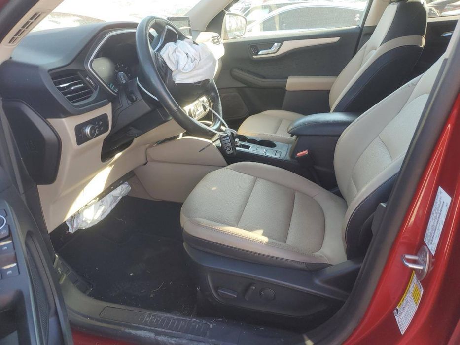 Ford Escape SEL 2020 года, в дороге