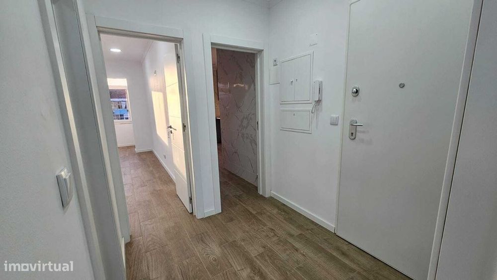 3 Assoalhadas - Novo- Laranjeiro frente ao Alfeite