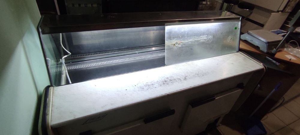 Холодильна вітрина