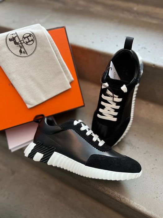 Кросівки Hermes, багато