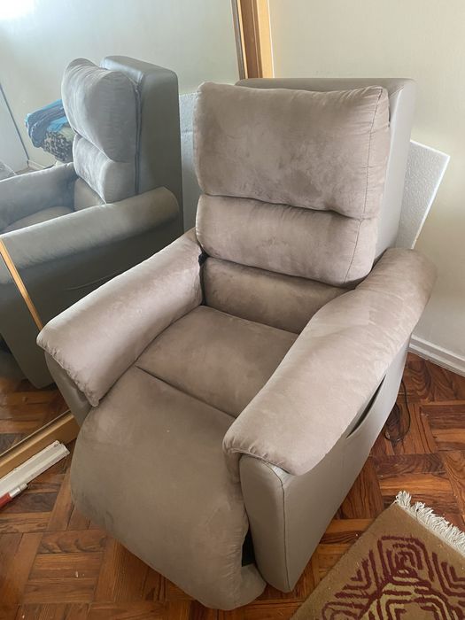 Cadeirao recicnavel c/ comando eletrico está Impecácel