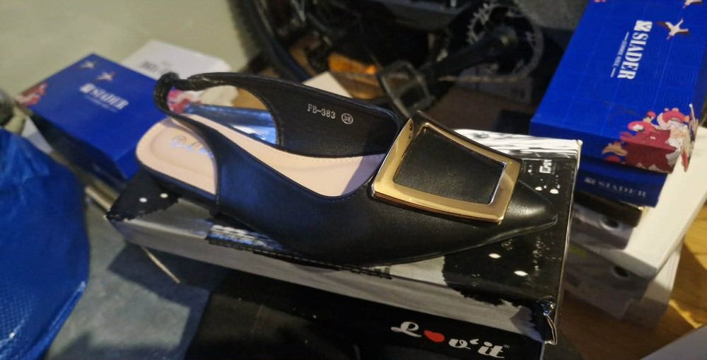 Czarne baleriny złota klamra nowe rozmiar 38