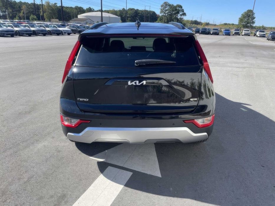 Kia Niro EX      2023