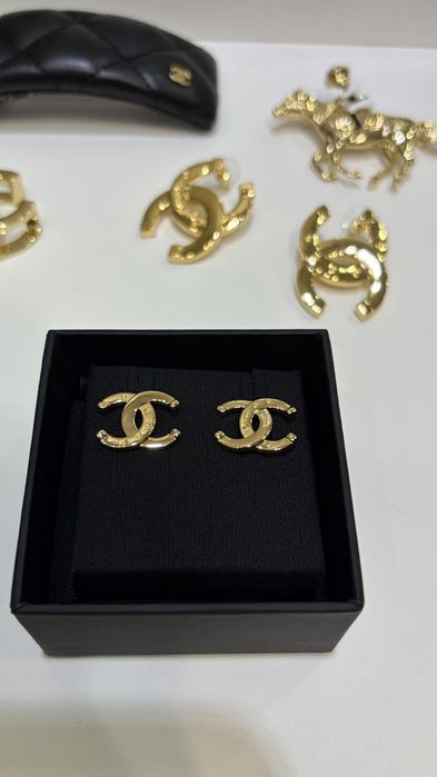 CHANEL® Luksusowe perły CC® kolczyki ekskluzywna biżuteria
