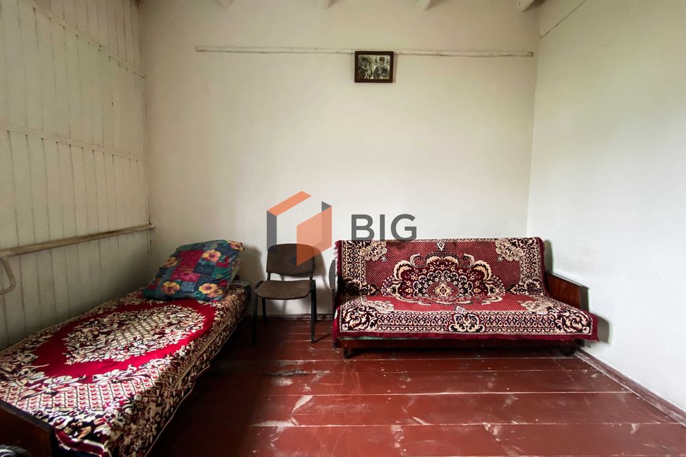 Продається цегляна будівля з повною інфраструктурою