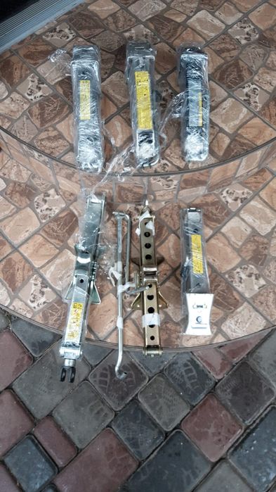 Домкраы от машин