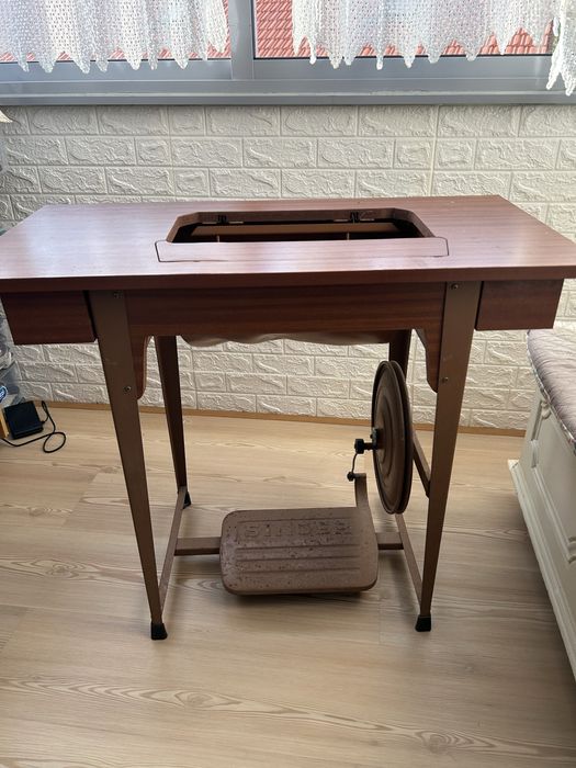 Suporte mesa de costura com pedal