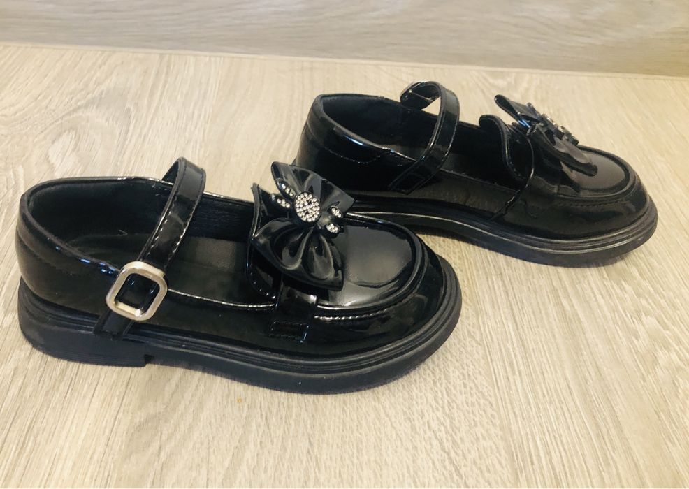 Eleganckie czarne buciki, lakierki do szkoły rozm. 30