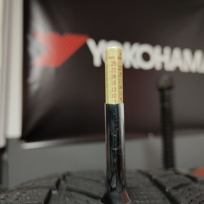 235/60/18 XL Sprzedam parę opon zimowych Continental