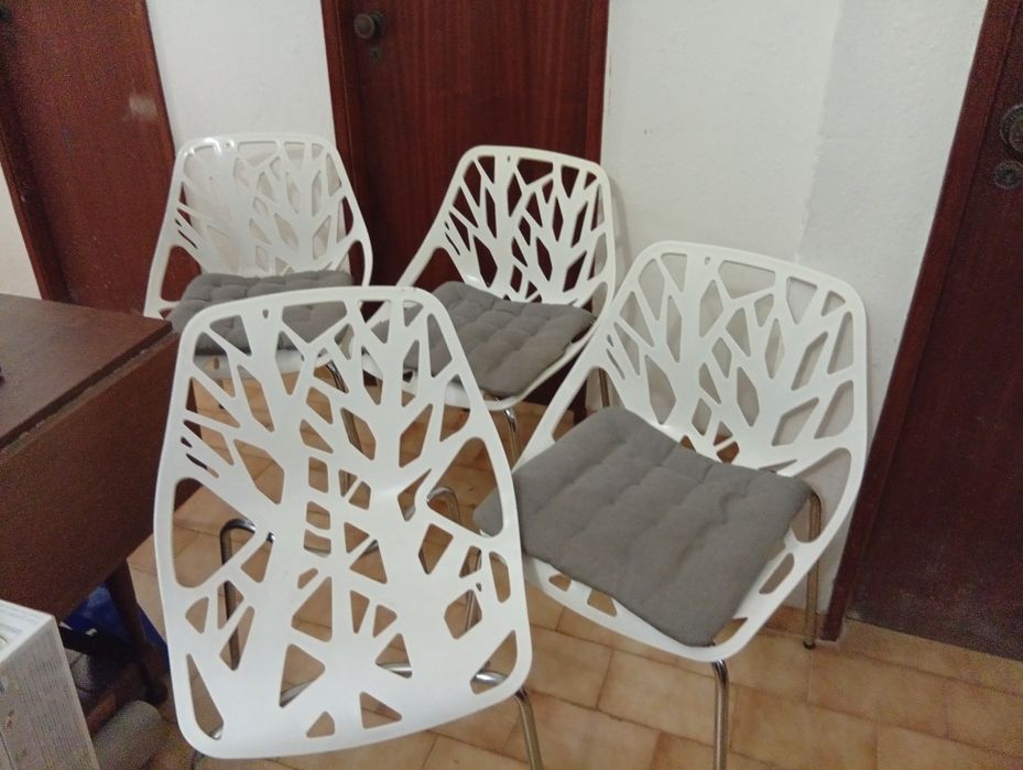 Cadeiras com detalhe