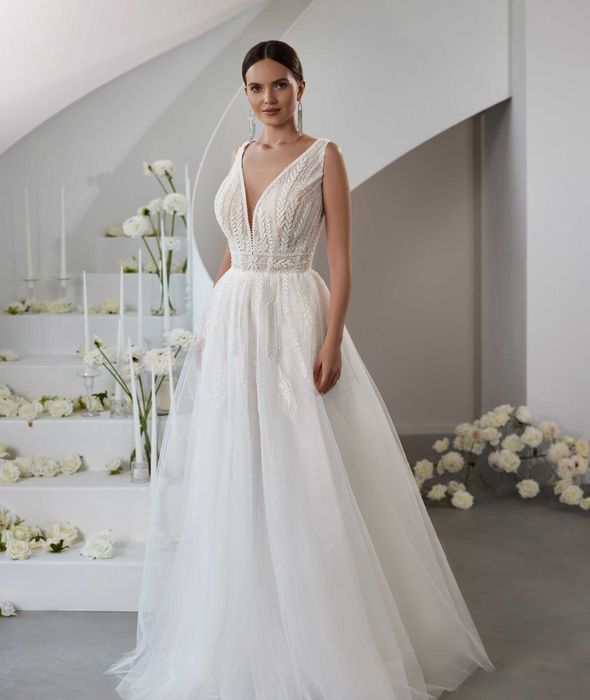 Polecam nową suknię ślubną