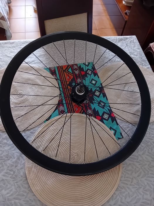 Roda fixed gear / single speed - 40mm perfil (COMO NOVA)
