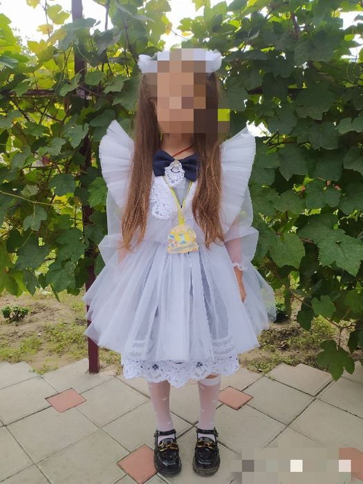 Продам школьную форму платье и фартук