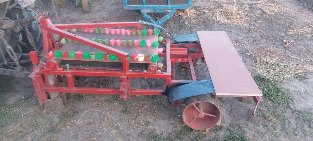 Продам часнико саджалку 3 рядну