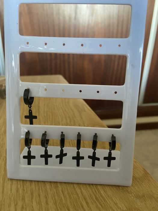 Brincos em forma de cruz