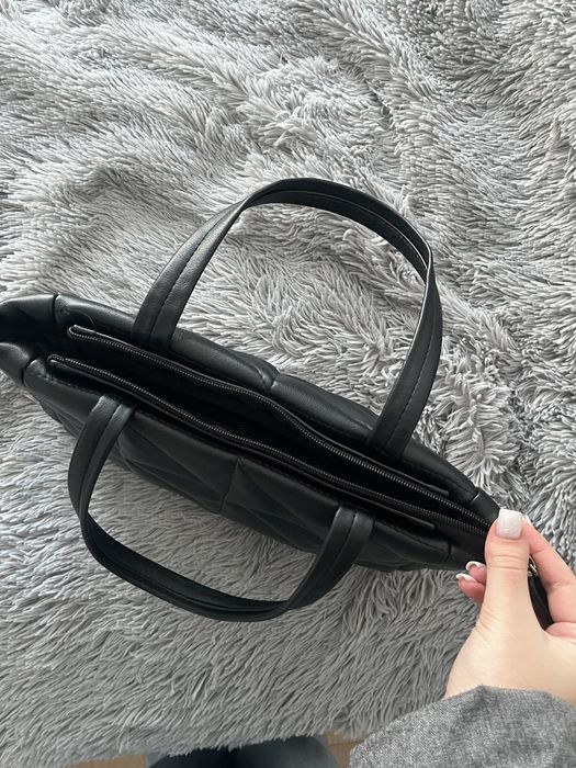 Чорна  шкіряна сумка