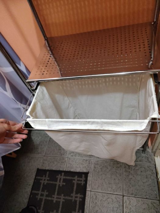 Етажерка стелаж металевий для ванної кімнати з кошиком для білизни