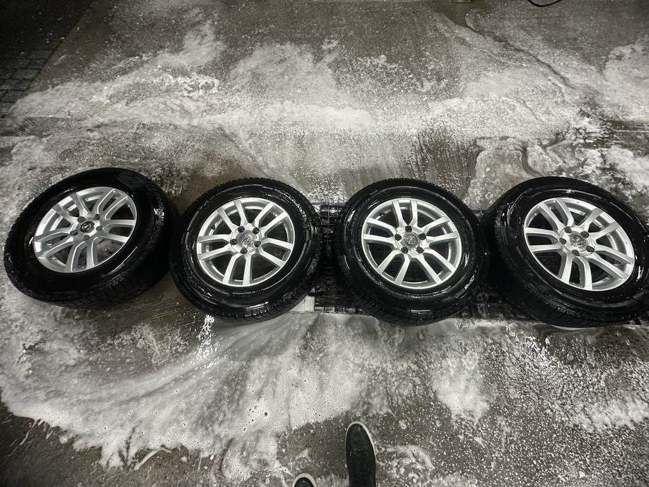 Продам диски 215/70/R16 с резиной Kumho зима