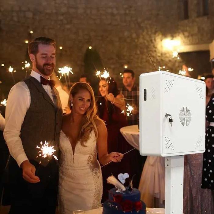 Fotobudka ekran 15,6 cala NOWA, wbudowany komputer + walizka transpor.