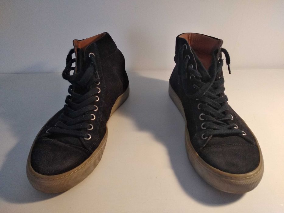 Sapatos com meio cano