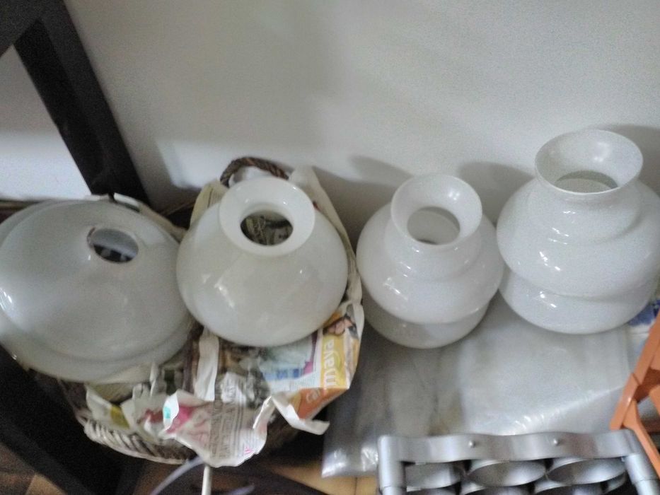 Seis Abajures Vintage em vidro opala branco