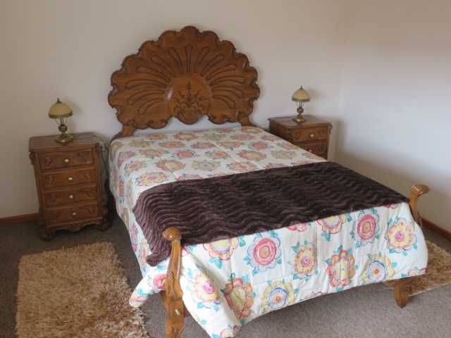 Cama e Mesinhas Vintage