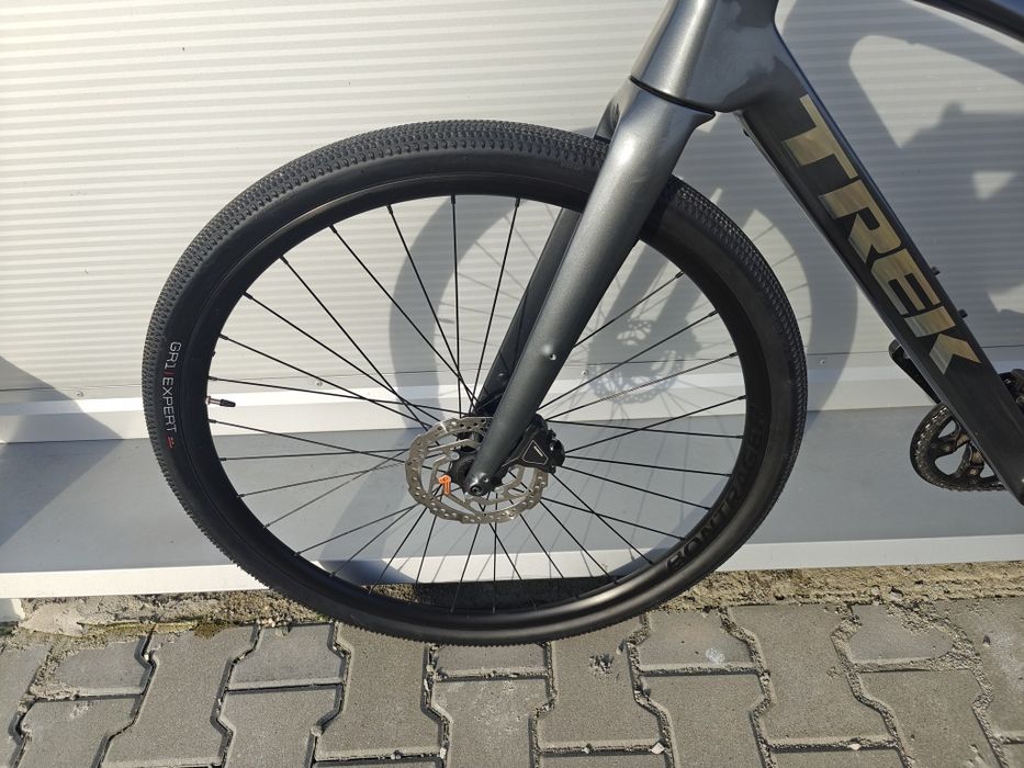 2xTrek FX4+  Sport karbon rozmiar S Shimano Cues 10s