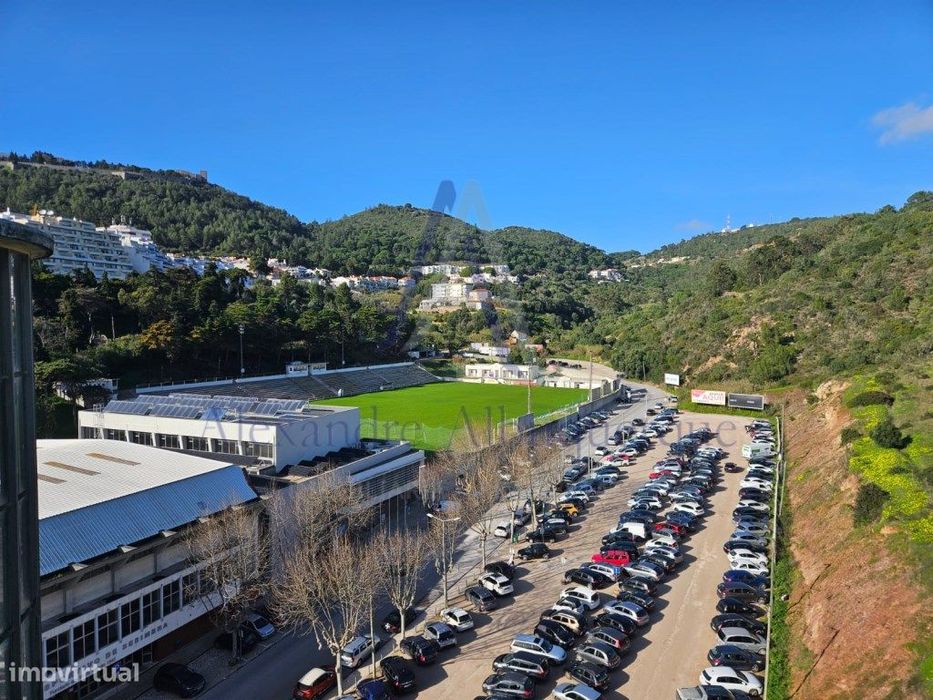 Apartamento T1 com Vista Mar e Terraço na Vila de Sesimbra!