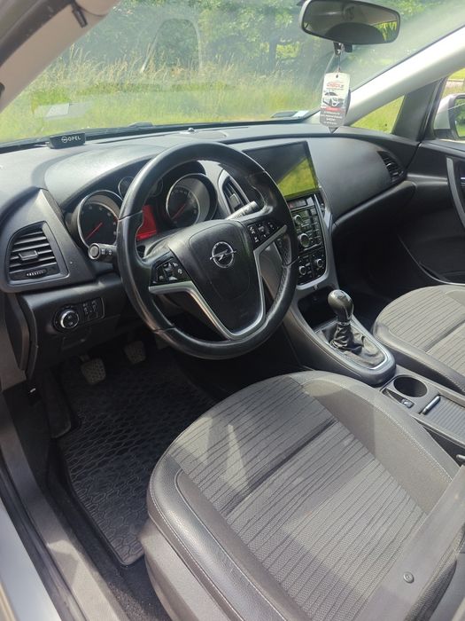 Opel Astra 1,4 T LPG kamera cofania
