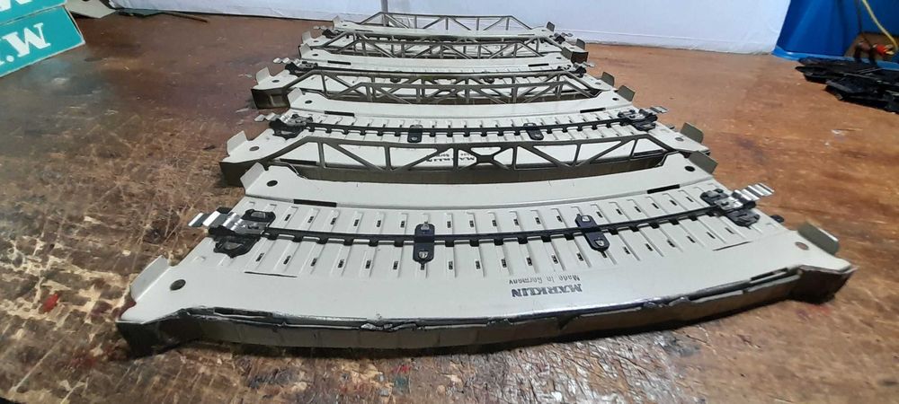 Ponte metálica Marklin c/ vários troços retos/curvos nas cx. originais