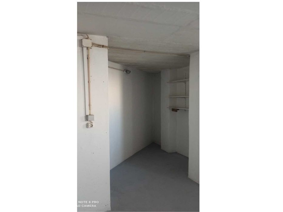 Aranguês. Garagem Interior, Piso -1, Frente à L. Cidadão, 37 m2. 1 janela a nascente e 2 a Poente