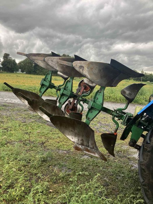 Продам плуг оборотний трьох корпусний